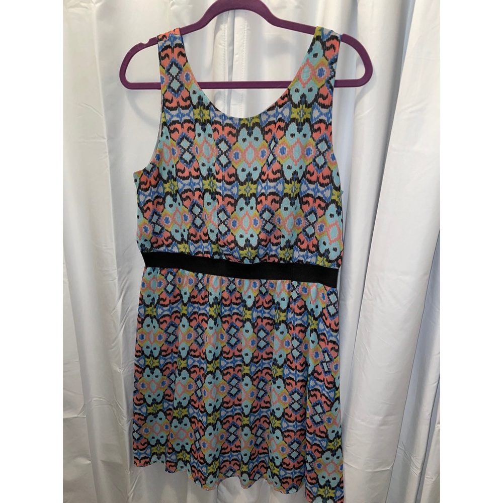Sleeveless back peek a boo dress